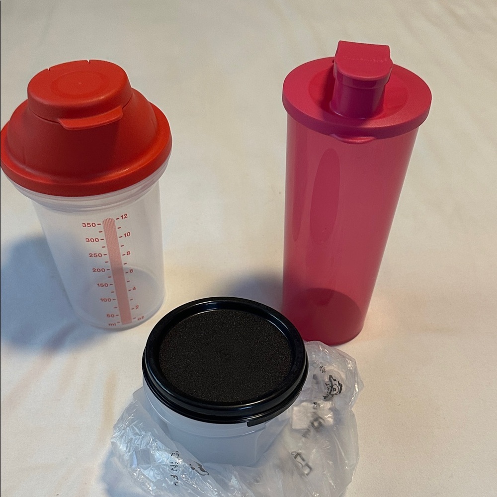 NWOT Tupperware Set
